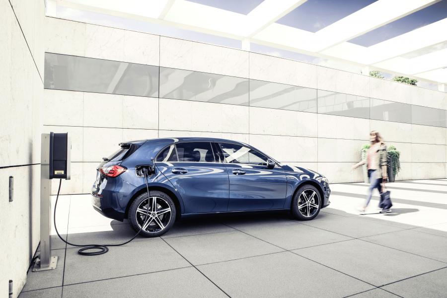  Mercedes-Benz A250 e (W177) 2019 года  (WW) (фото 20 из 33)